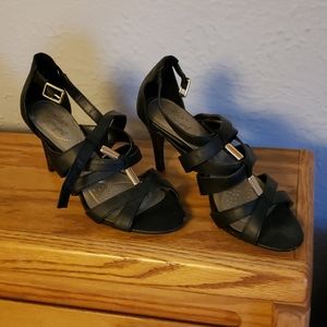 dexflex comfort strappy heels